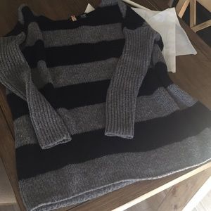 Victoria’s Secret Moda International Sweater